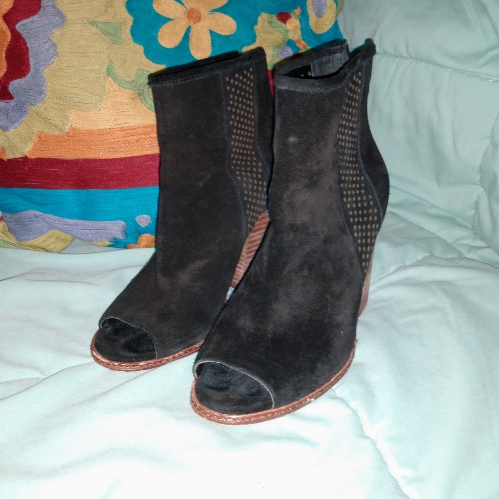 $⬇️ 🖤 Gianni Bini Suede Peep Toe Boots Size 7🖤 - Picture 2 of 7